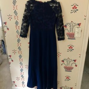 Tadashi Shoji Women's 3/4 Sleeve, Embroidered Gown